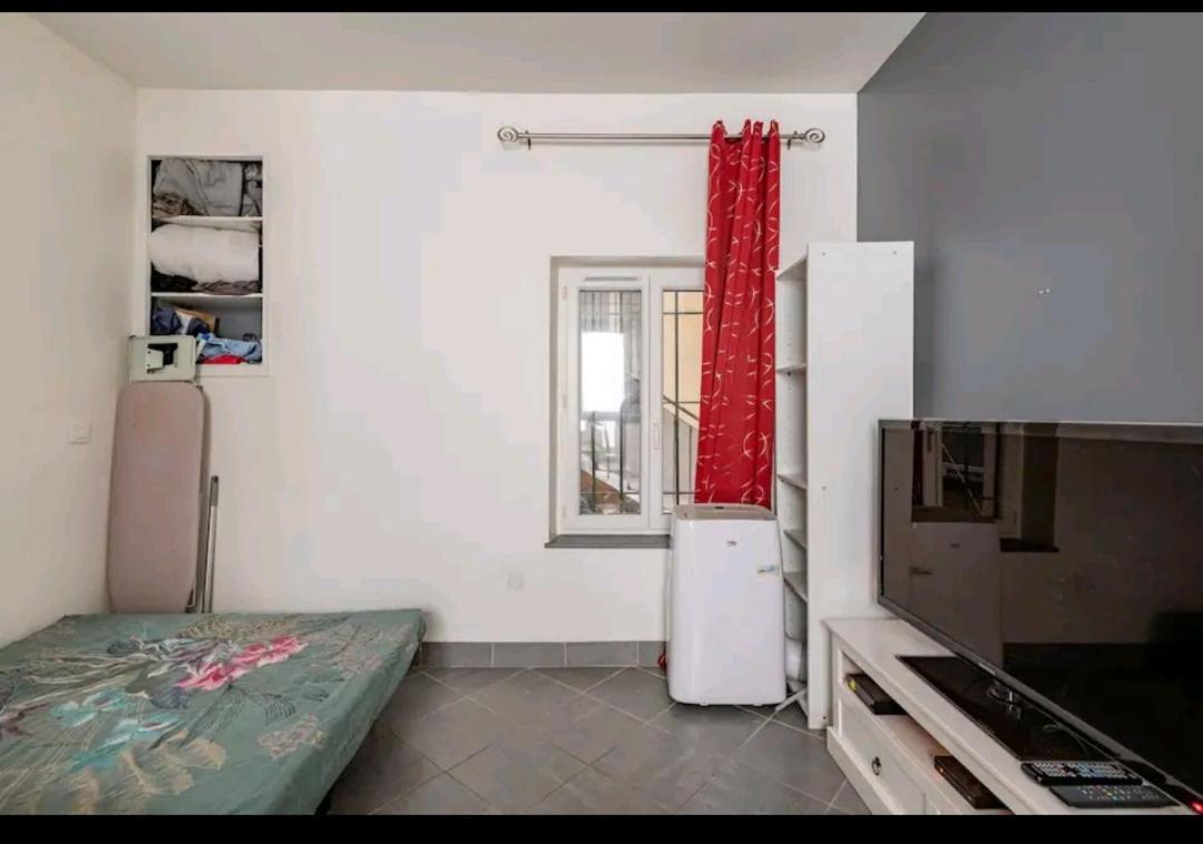 Apartamento Studio Montélimar cosy, calme, NETFLIX +WIFI Exterior foto